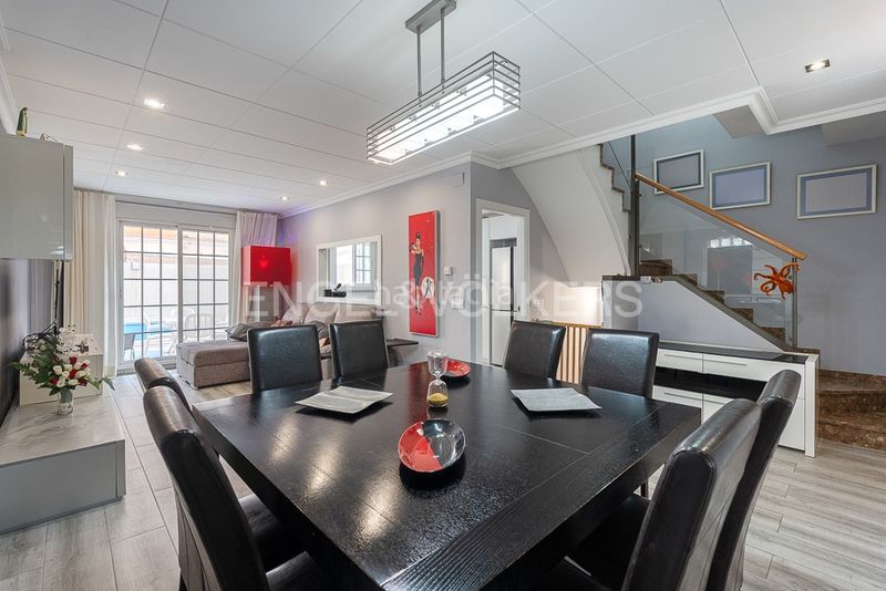 Foto 69859bbe-051d-4ebd-9336-4783a97000ec. Casa amb calefacció aparcament a Malva Rosa Valencia