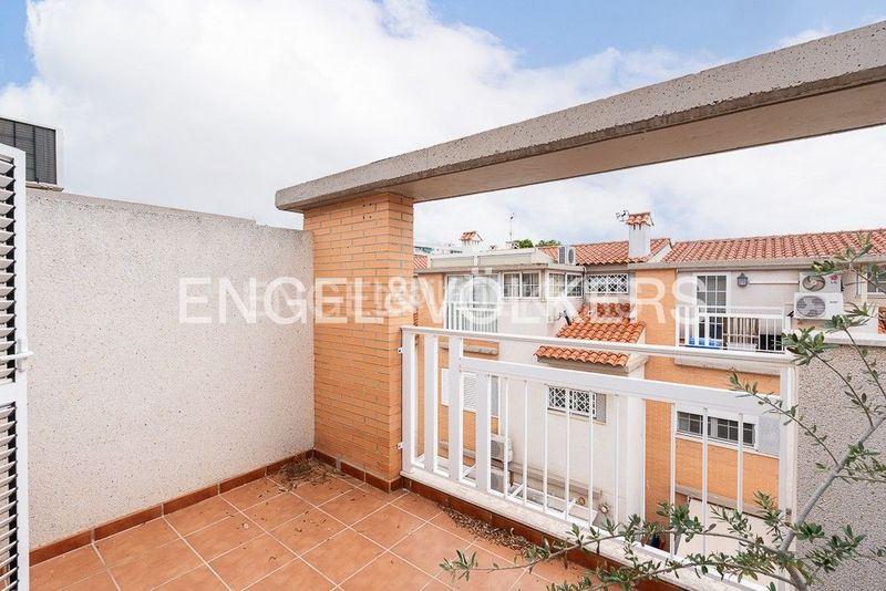 Foto 6de6e4b6-7394-4fd2-b341-247a20238ee3. Casa amb calefacció aparcament a Malva Rosa Valencia