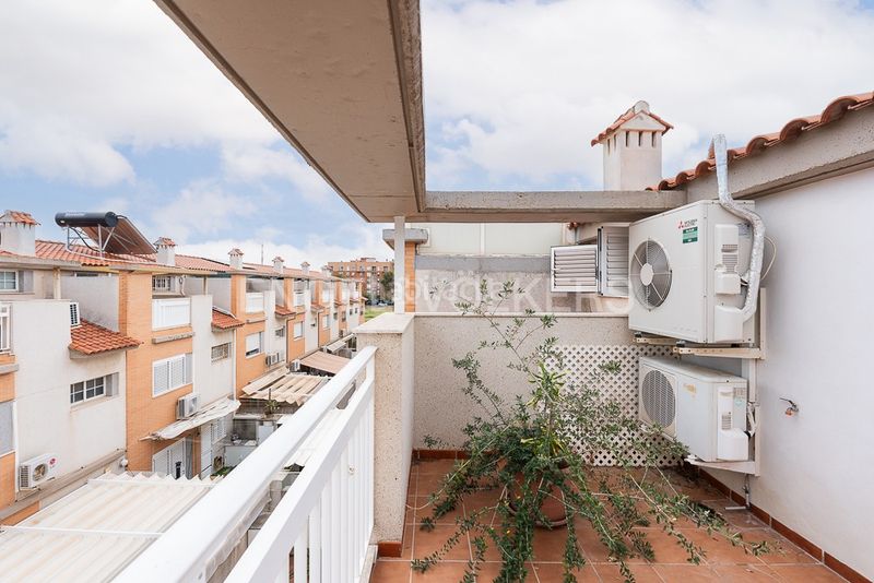 Foto 94981d21-a6b9-4e25-804d-d44d9a391ce3. Casa amb calefacció aparcament a Malva Rosa Valencia