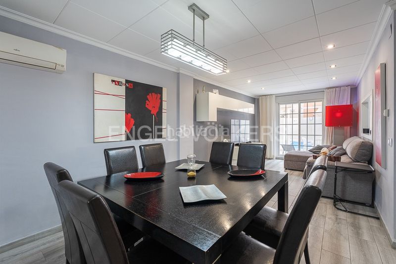 Foto b93487f5-cef8-41fa-8cb4-a11de729743a. Casa amb calefacció aparcament a Malva Rosa Valencia