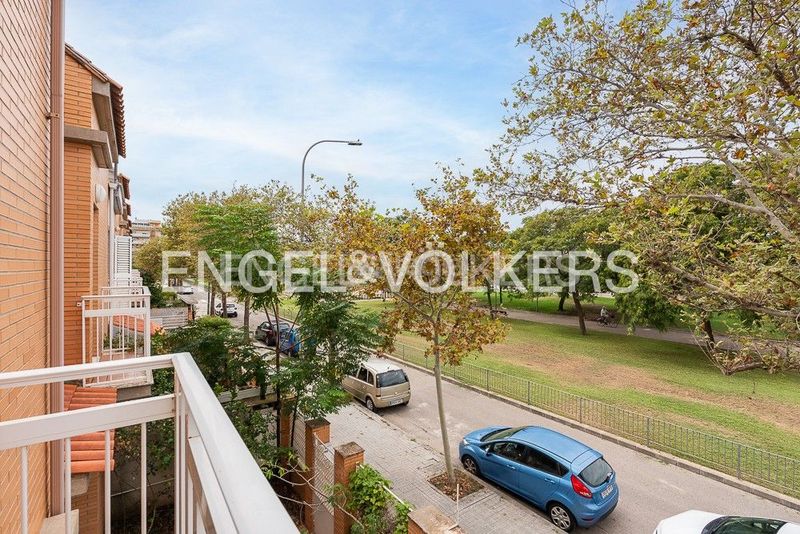 Foto c30ae6d3-d5e7-4fd6-8664-84a9cbcb4c3d. Casa amb calefacció aparcament a Malva Rosa Valencia