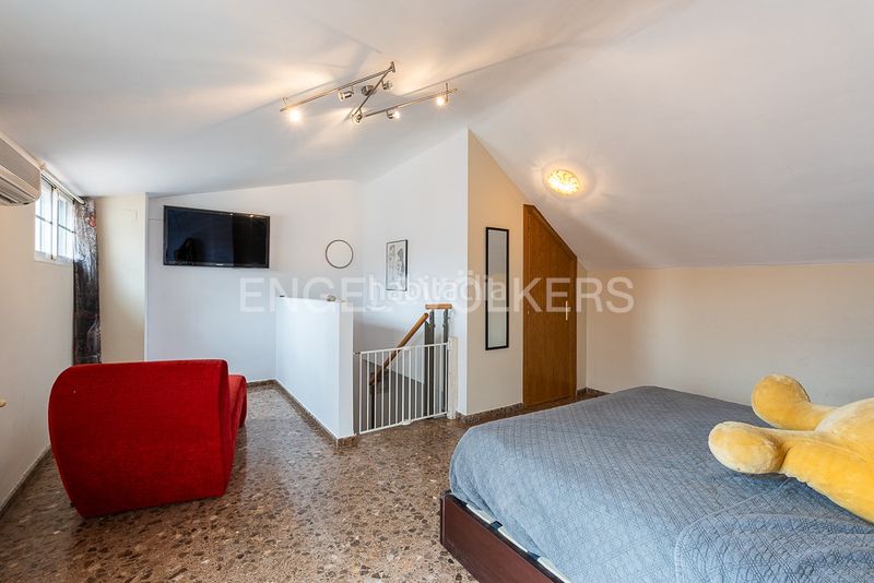 Foto df283bfc-e348-43ee-988f-5b806481bcdb. Casa amb calefacció aparcament a Malva Rosa Valencia