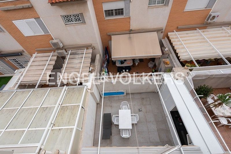 Foto e2a9bc82-bb4e-414c-ad3a-3364882462b1. Casa amb calefacció aparcament a Malva Rosa Valencia