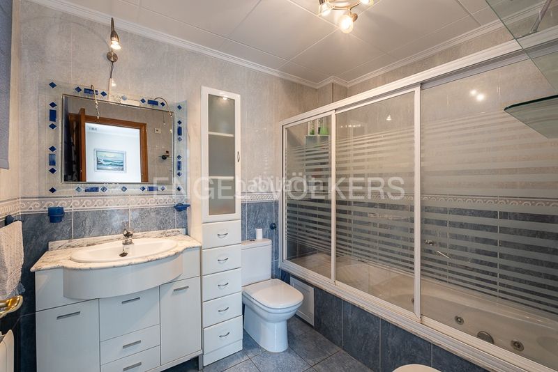 Foto f2c48ae1-3ab8-466f-b69d-d96fba1ed83b. Casa amb calefacció aparcament a Malva Rosa Valencia