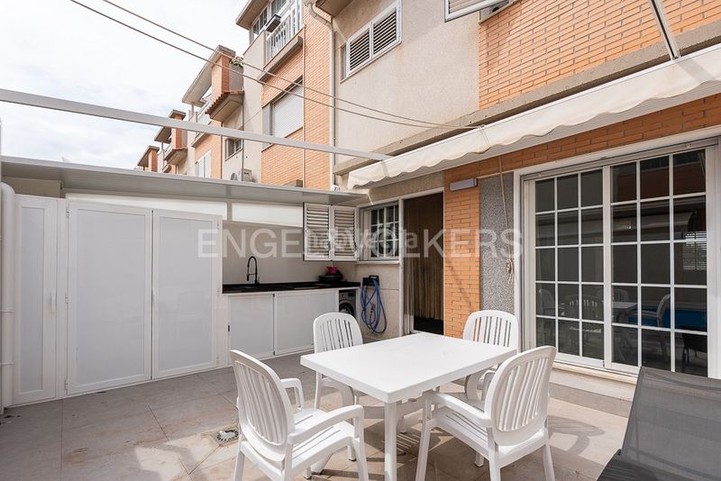 Foto f6838c4c-1870-41fa-8d6f-b90ccb960b82. Casa amb calefacció aparcament a Malva Rosa Valencia