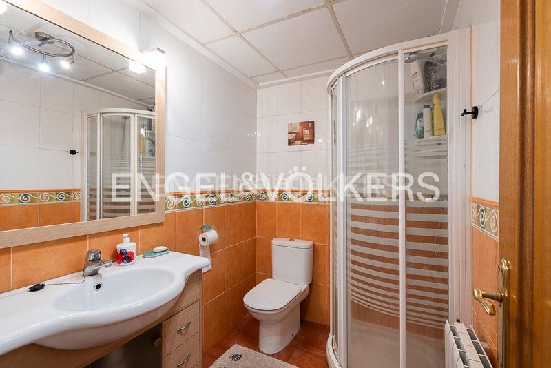 Foto f91f5d26-d228-474c-bbb8-eaba337d0f8d. Casa amb calefacció aparcament a Malva Rosa Valencia