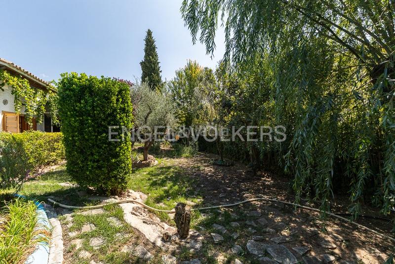 Foto 11022c89-73ab-45e8-9d04-c0aab22cda00. Casa amb calefacció aparcament piscina a Requena