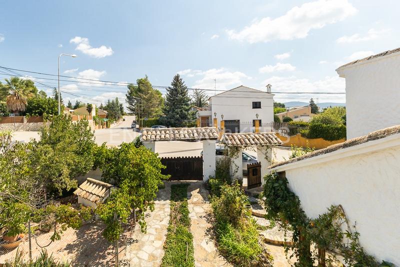 Foto 2ef85731-8a37-4a3b-b1a9-3d22b71f4878. Casa amb calefacció aparcament piscina a Requena