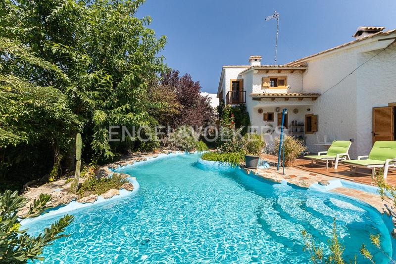 Foto 659e26b3-4780-4566-8964-f35f9cc294d2. Casa amb calefacció aparcament piscina a Requena