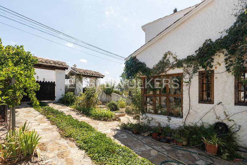 Foto 951736d3-f351-4a55-8f3a-40771bd9e069. Casa amb calefacció aparcament piscina a Requena