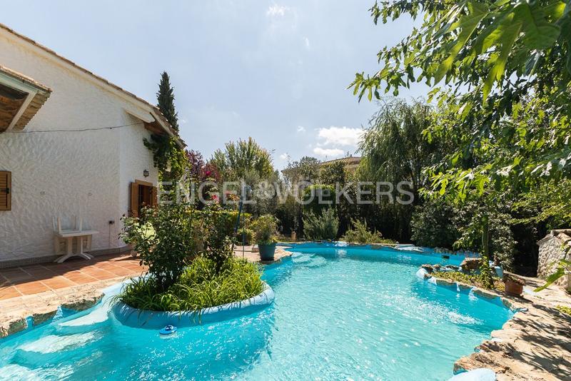 Foto d0dec7d0-61a0-4be4-a056-2476e06f5652. Casa amb calefacció aparcament piscina a Requena