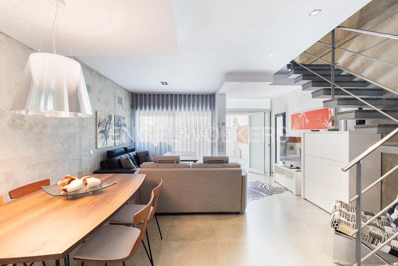 Foto ddf9caa5-4ce4-4412-9388-311db4ca388a. Casa adosado de playa con vistas al mar en Daimús