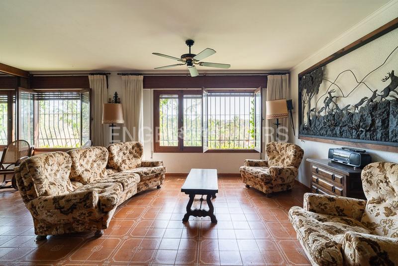 Foto b7f2d140-aa15-4315-8a00-a3d03eb41b6e. Casa amb calefacció aparcament piscina a Urbanizaciones Gandia