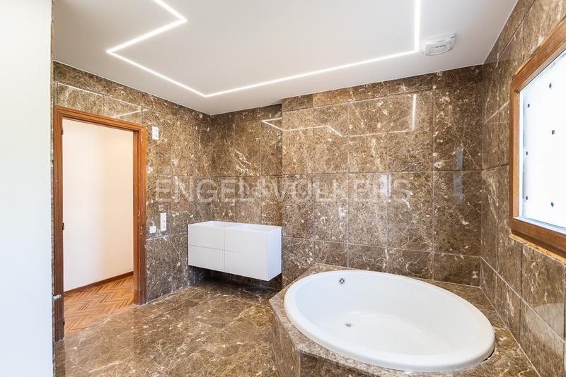 Foto 76a3db20-fcc3-4c5b-bd5a-4d86e2af94e8. Casa con riscaldamento parcheggio piscina in Torre en Conill-Cumbres de San Antonio Bétera