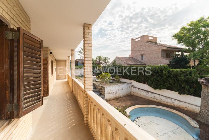 Foto ba4d1f3a-48d7-4eac-8232-b91318df41cc. Casa con riscaldamento parcheggio piscina in Torre en Conill-Cumbres de San Antonio Bétera