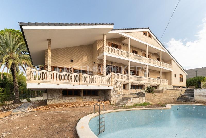 Foto f6d259d2-bdf3-4e33-bcd7-df575e49d025. Casa con riscaldamento parcheggio piscina in Torre en Conill-Cumbres de San Antonio Bétera