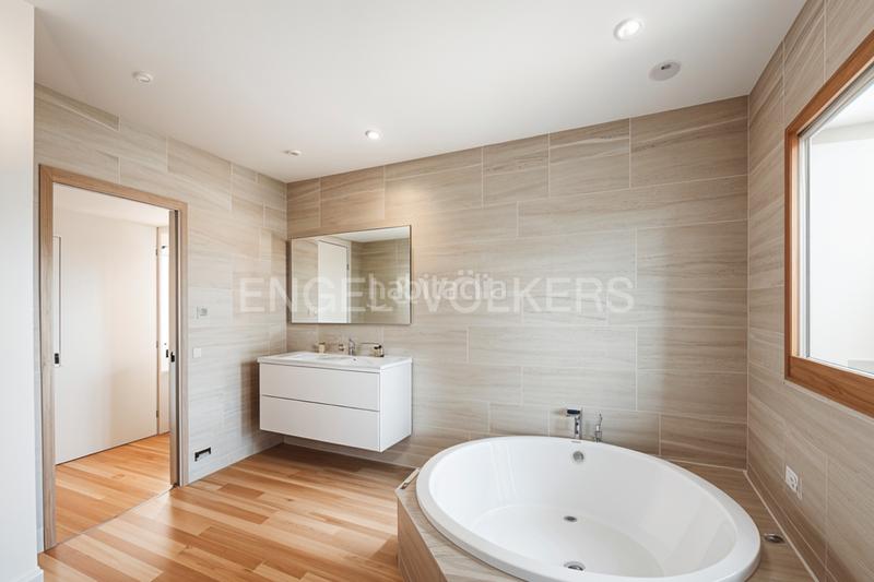 Foto ff98eba2-f6e4-446d-8cff-b5bd7cf7eb4d. Casa con riscaldamento parcheggio piscina in Torre en Conill-Cumbres de San Antonio Bétera