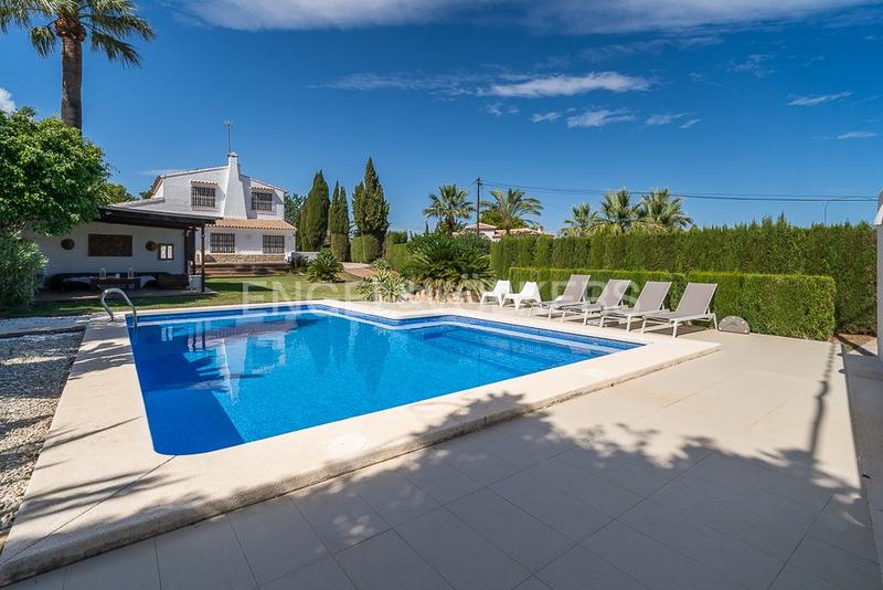 Foto 74d9ca9f-19d7-404e-af86-4834bd989e31. Location maison avec chauffage parking piscine dans Xàbia