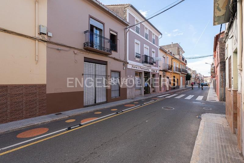 Foto 07858861-7672-49e9-9659-d0176eeb6aa8. Casa  de pueblo con gran patio en Carcaixent