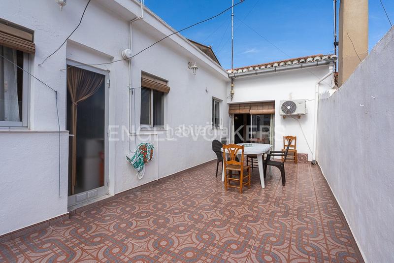 Foto 6df9c1f2-8bb4-40df-8c48-e9b544d341a2. Casa  de pueblo con gran patio en Carcaixent