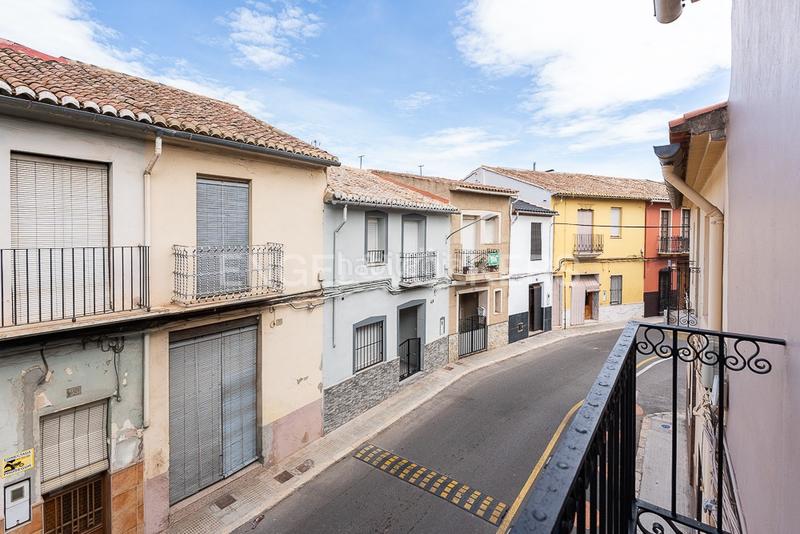 Foto cc4a4e3e-5fab-4883-b14b-4db599e6f911. Casa  de pueblo con gran patio en Carcaixent