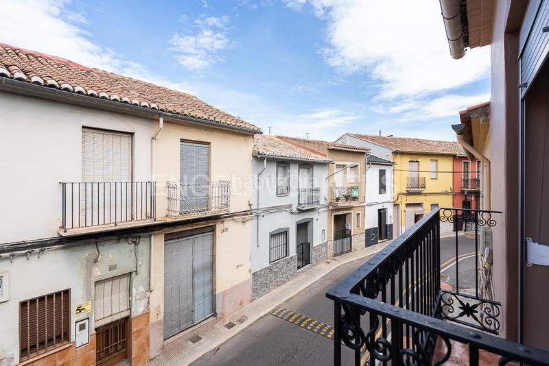 Foto f8bda793-532e-4967-970f-e89483b76aa9. Casa  de pueblo con gran patio en Carcaixent