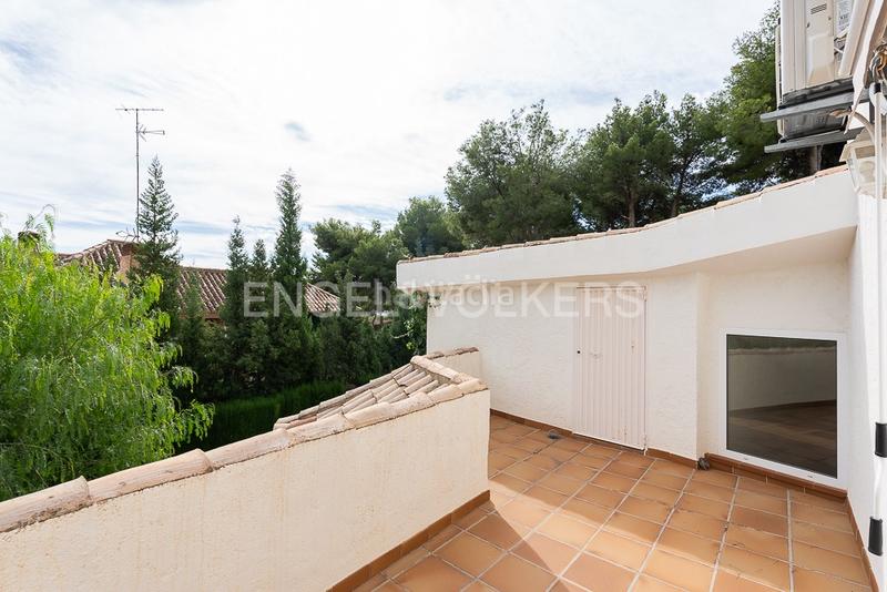 Foto 9c2d9d41-b644-44e6-95c0-ee640b3e40ee. House with heating parking in Centro-El Castillo Sagunt