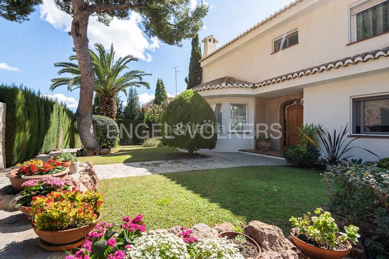 Foto b147196f-5cac-4eb5-9266-f6f32b466186. House with heating parking in Centro-El Castillo Sagunt