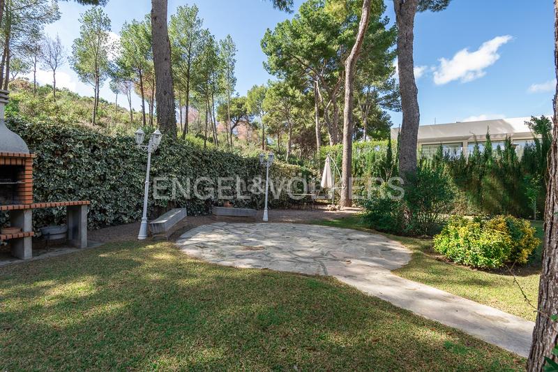 Foto d3e4cb3b-a779-46e1-8924-0d536c7e8cca. House with heating parking in Centro-El Castillo Sagunt