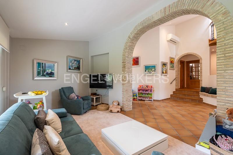 Foto d4ecc91e-79d5-4e5e-b1cb-c460ceaaae24. House with heating parking in Centro-El Castillo Sagunt