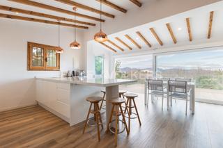 Masia a Pego. Elegante vivienda de estilo mediterráneomoderna