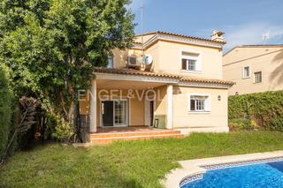 Maison à El Carme-Sant Agustí-Bonavista. Chalet independiente en leliana