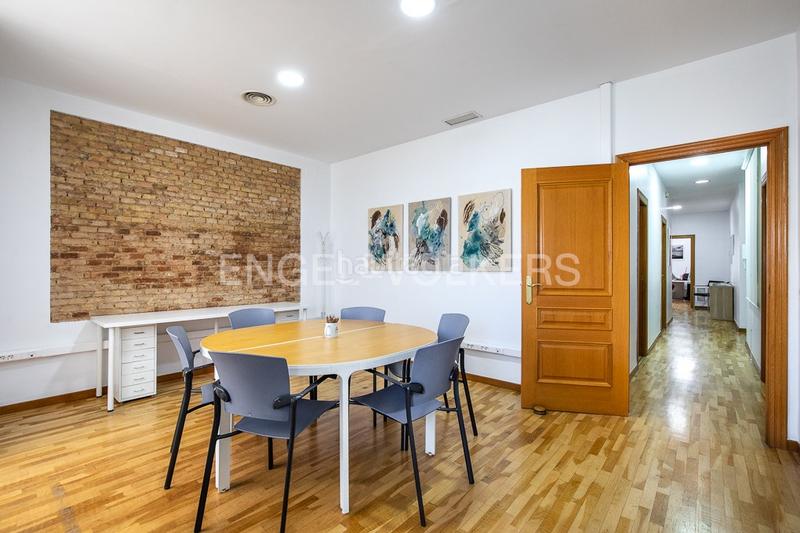 Foto 1a88ce23-75ec-4208-9dad-85aaa5a8cc25. Apartamento luminosa vivienda con elementos originales en jorge juan en Valencia