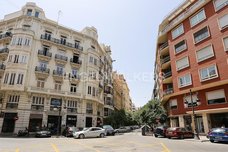 Foto 354a9a73-a317-4eae-82c2-b66c18481ab8. Apartamento luminosa vivienda con elementos originales en jorge juan en Valencia