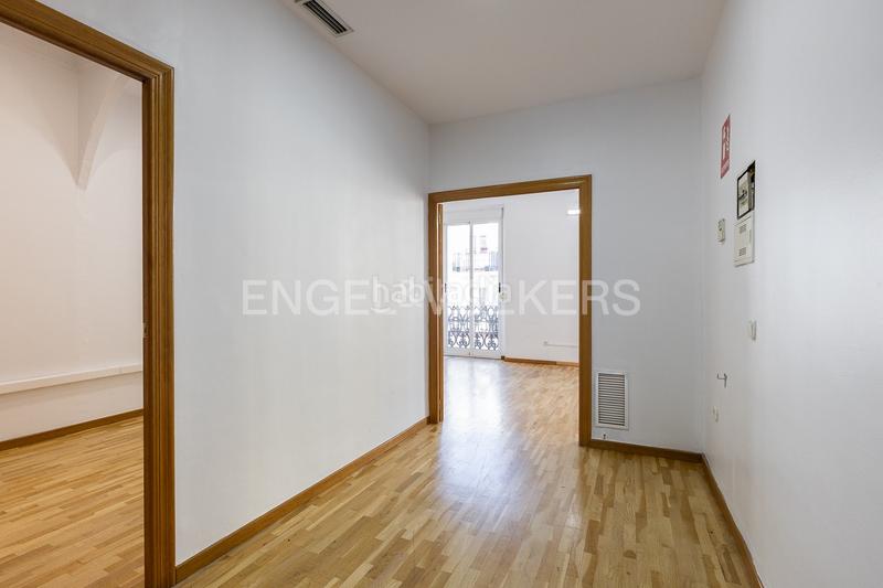 Foto 395fad28-8cf5-4b2e-aaf0-11aa7b54ebeb. Apartamento luminosa vivienda con elementos originales en jorge juan en Valencia
