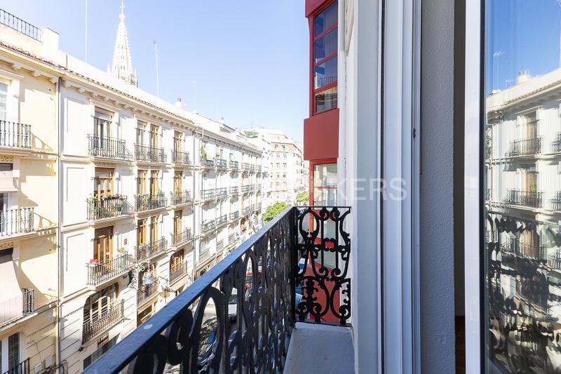 Foto 9c5487e0-2ed5-4eda-962f-365ca7626d9d. Apartamento luminosa vivienda con elementos originales en jorge juan en Valencia