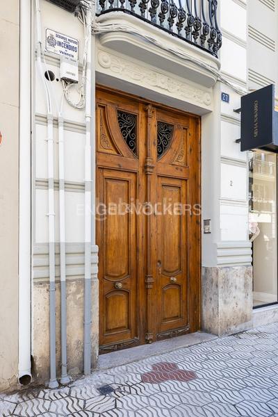 Foto a9b08d58-4595-4113-b875-51f2047eea33. Apartamento luminosa vivienda con elementos originales en jorge juan en Valencia