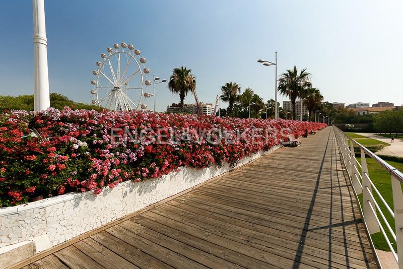 Foto afd6926d-04ca-4660-b8ca-a988d0aad988. Apartamento luminosa vivienda con elementos originales en jorge juan en Valencia