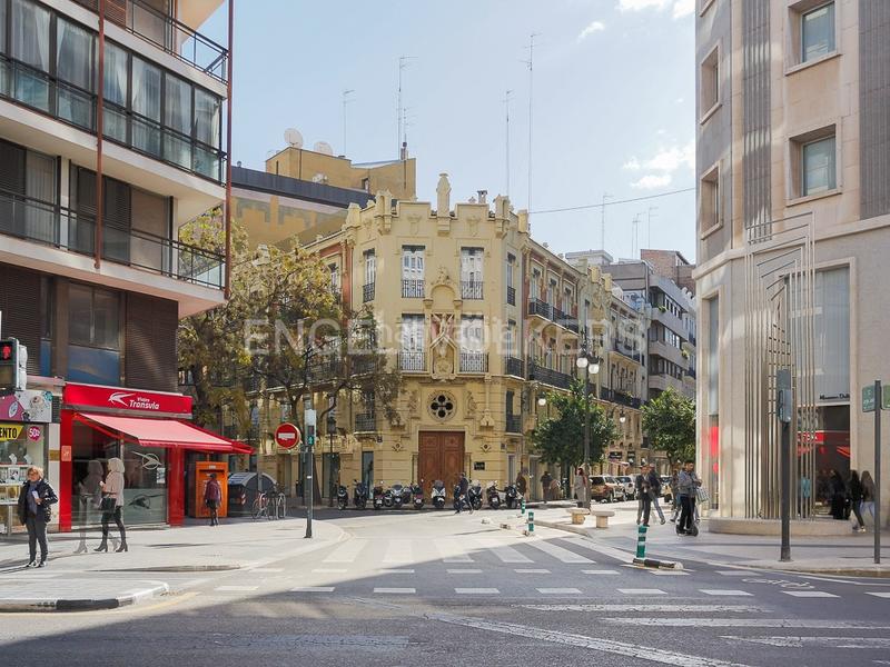 Foto b8f6b473-8855-4e8c-b0c2-c58719242480. Apartamento luminosa vivienda con elementos originales en jorge juan en Valencia