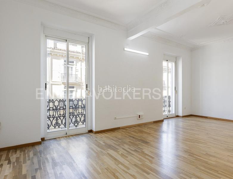 Foto da92e01f-7434-4d81-98ff-a721c1ed8509. Apartamento luminosa vivienda con elementos originales en jorge juan en Valencia
