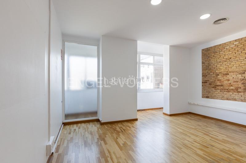 Foto f3df7b5c-2008-4a1b-b7b8-381b0d7688ba. Apartamento luminosa vivienda con elementos originales en jorge juan en Valencia