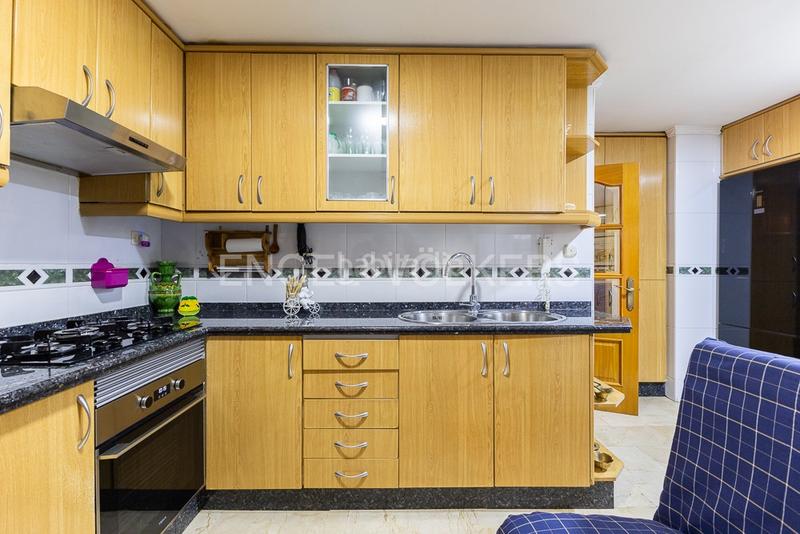 Foto 0317f4bc-fb04-4f63-a2ad-e8ed67a58d28. Apartment with heating in Barrio Benicalap Valencia