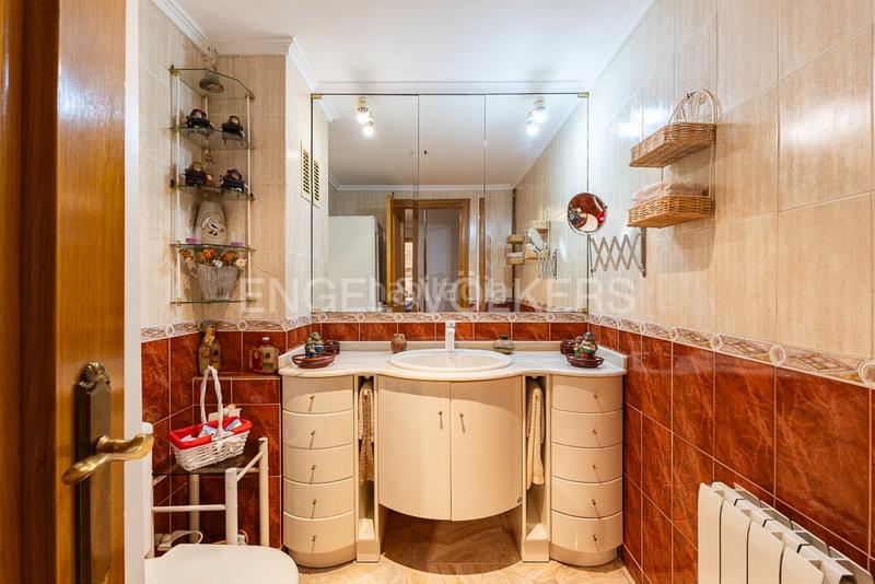 Foto e7959df1-2699-46a5-85ff-df949e680f33. Apartment with heating in Barrio Benicalap Valencia