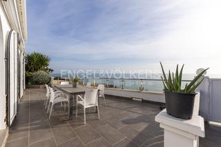 Casa a Alcanar. Villa moderna en primera linea de playa