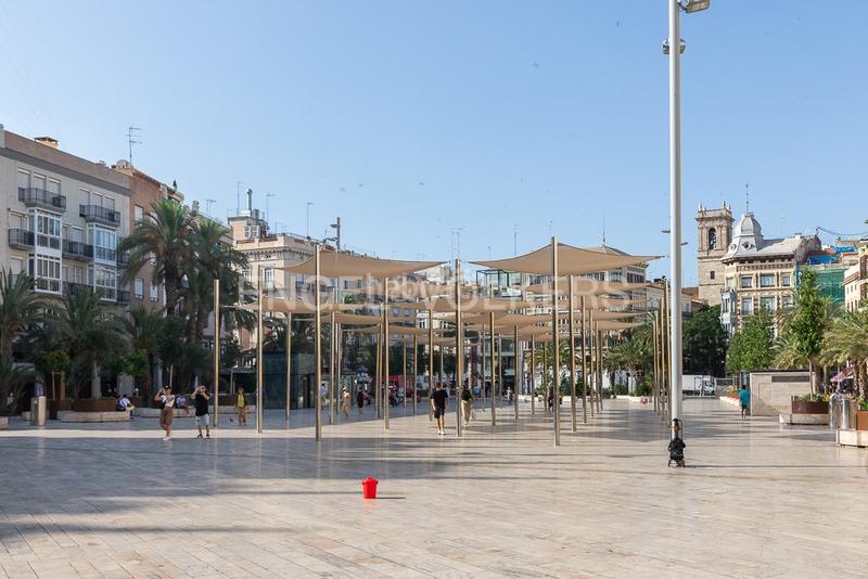 Foto 2624d3b4-fe26-4b8b-b4b6-3b66617a660e. Car parking in La Seu Valencia