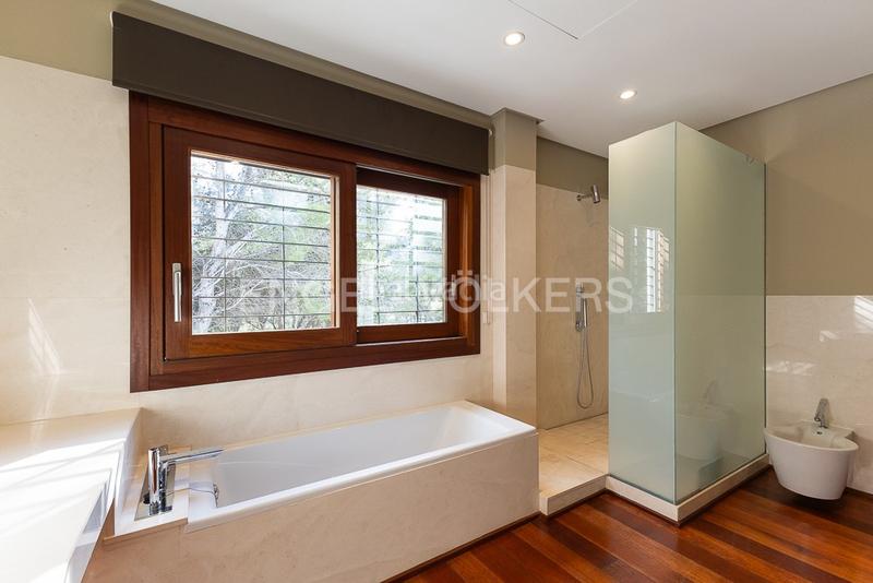 Foto 0fe2c116-fe54-4823-a402-d764fd8a1154. Casa gran propiedad contemporánea con piscina en torre en conill en Bétera