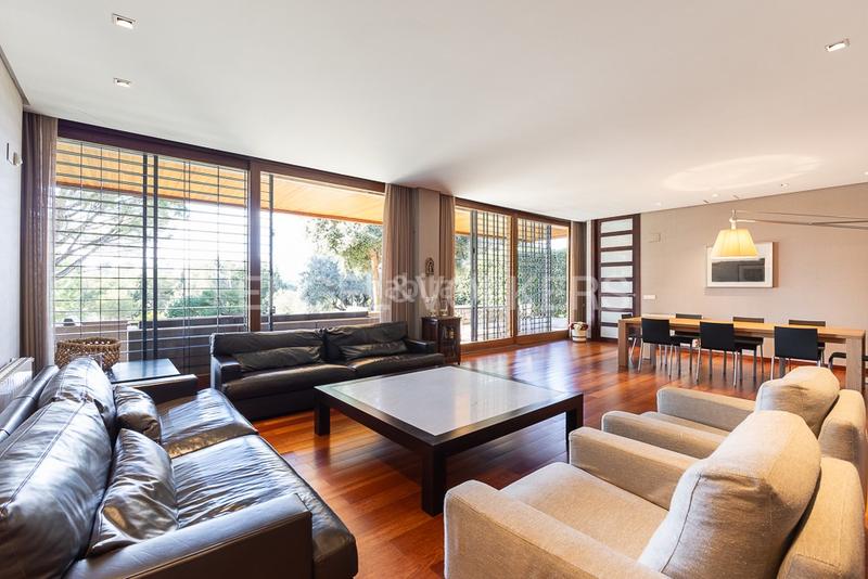 Foto 142af474-2a89-4c48-9abb-af3570a0efde. Casa gran propiedad contemporánea con piscina en torre en conill en Bétera