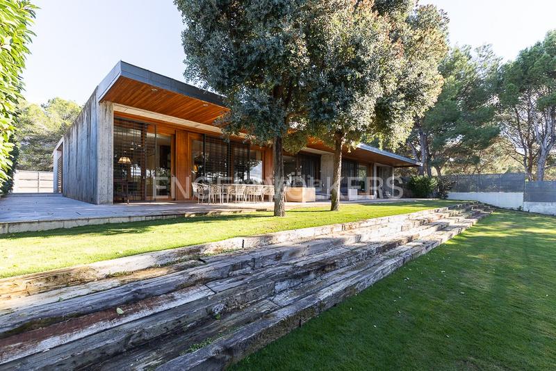 Foto 57b70ccf-58f1-46ec-8a1d-f25053eb33f1. Casa gran propiedad contemporánea con piscina en torre en conill en Bétera