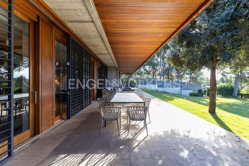 Foto 5a3389b5-e38f-4e28-951d-6cbf9d8e3679. Casa gran propiedad contemporánea con piscina en torre en conill en Bétera