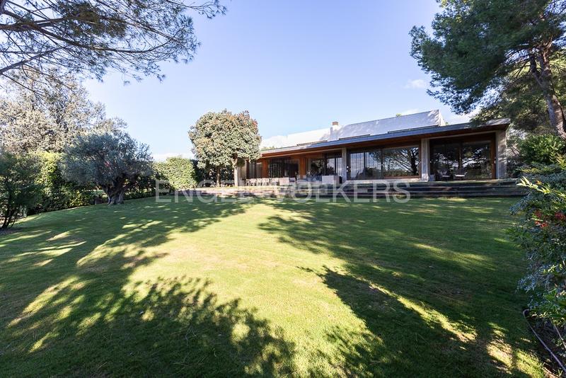 Foto 8eb6bdb8-f533-4698-be4e-39756fef5fd0. Casa gran propiedad contemporánea con piscina en torre en conill en Bétera